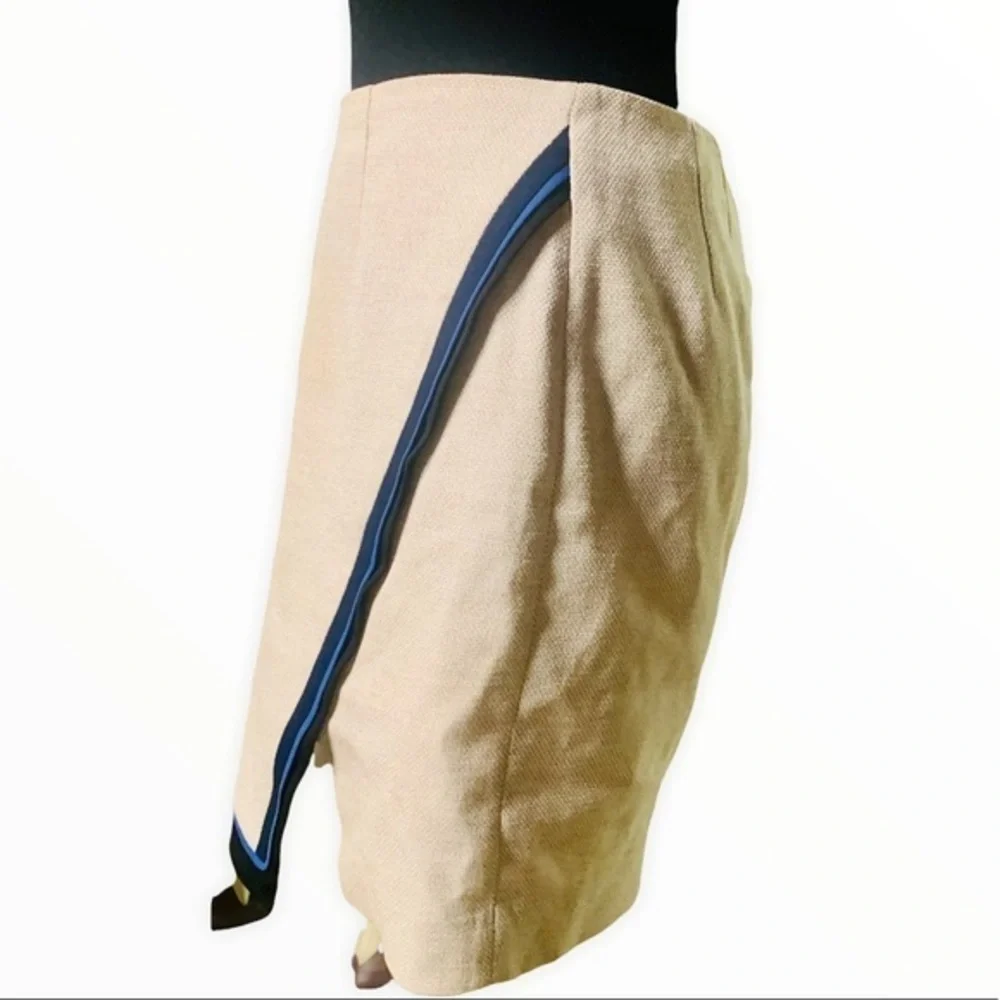 White House Black Market Tulip Beige Skirt size 4